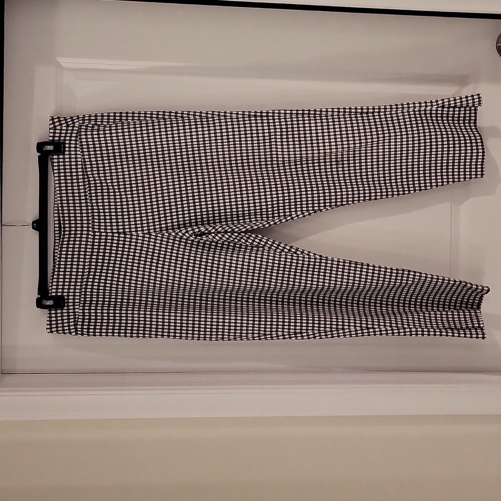 Black/White Checkered Cropped Pants Size 16
